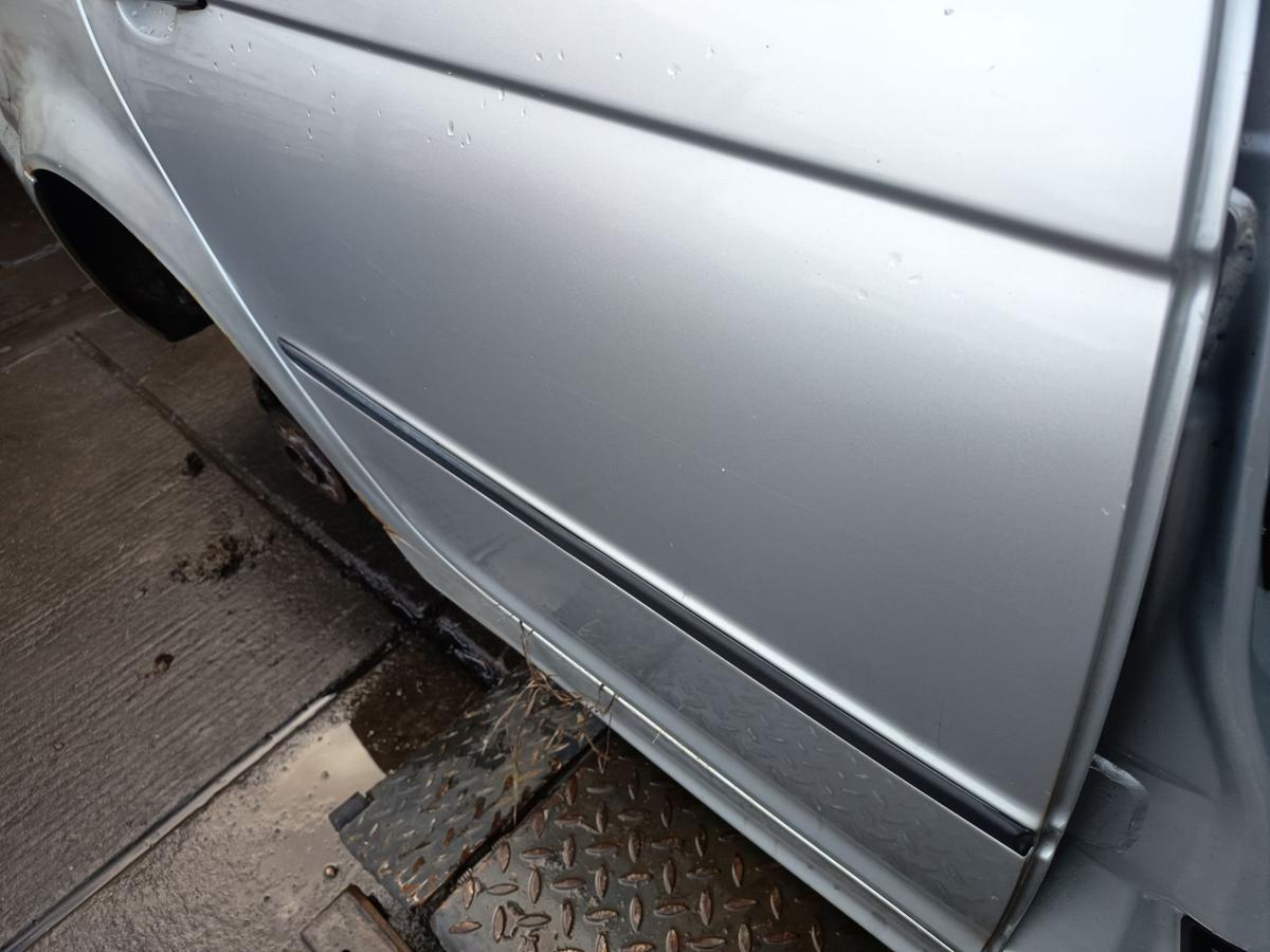 BMW E46 Limo original T&uuml;r hinten rechts Fond 354/7 Titansilber Bj 2003