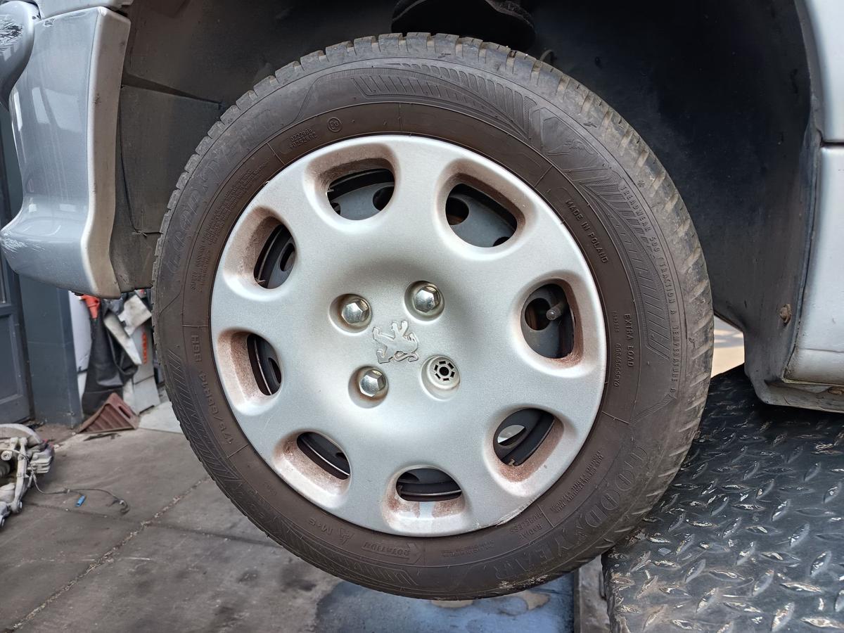 Peugeot 206 orig Stahlfelgen Satz mit Winterreifen 175/65R14 DOT Bj 2022