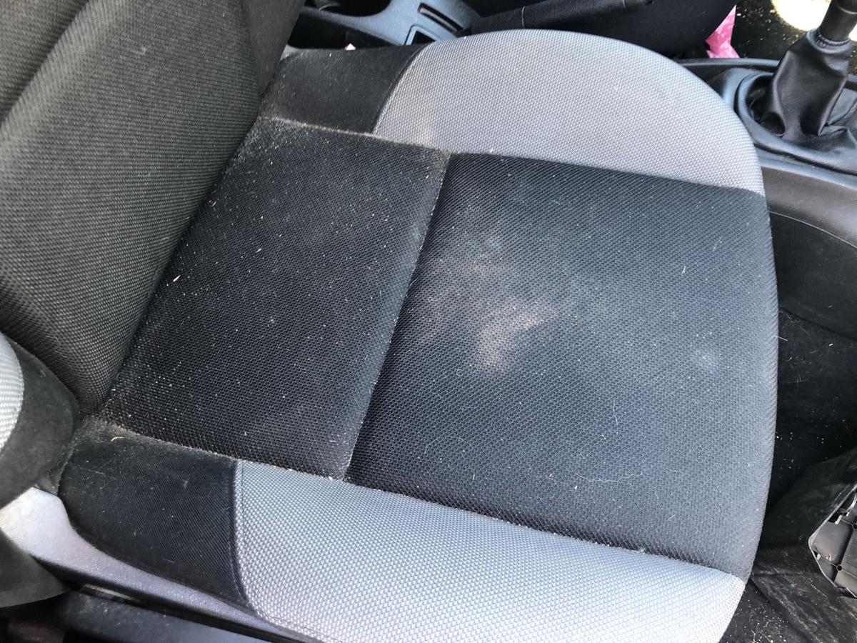 Peugeot 207 WA WC Sitz vorn rechts Beifahresitz 5 t&uuml;rer Stoffsitz Autositz