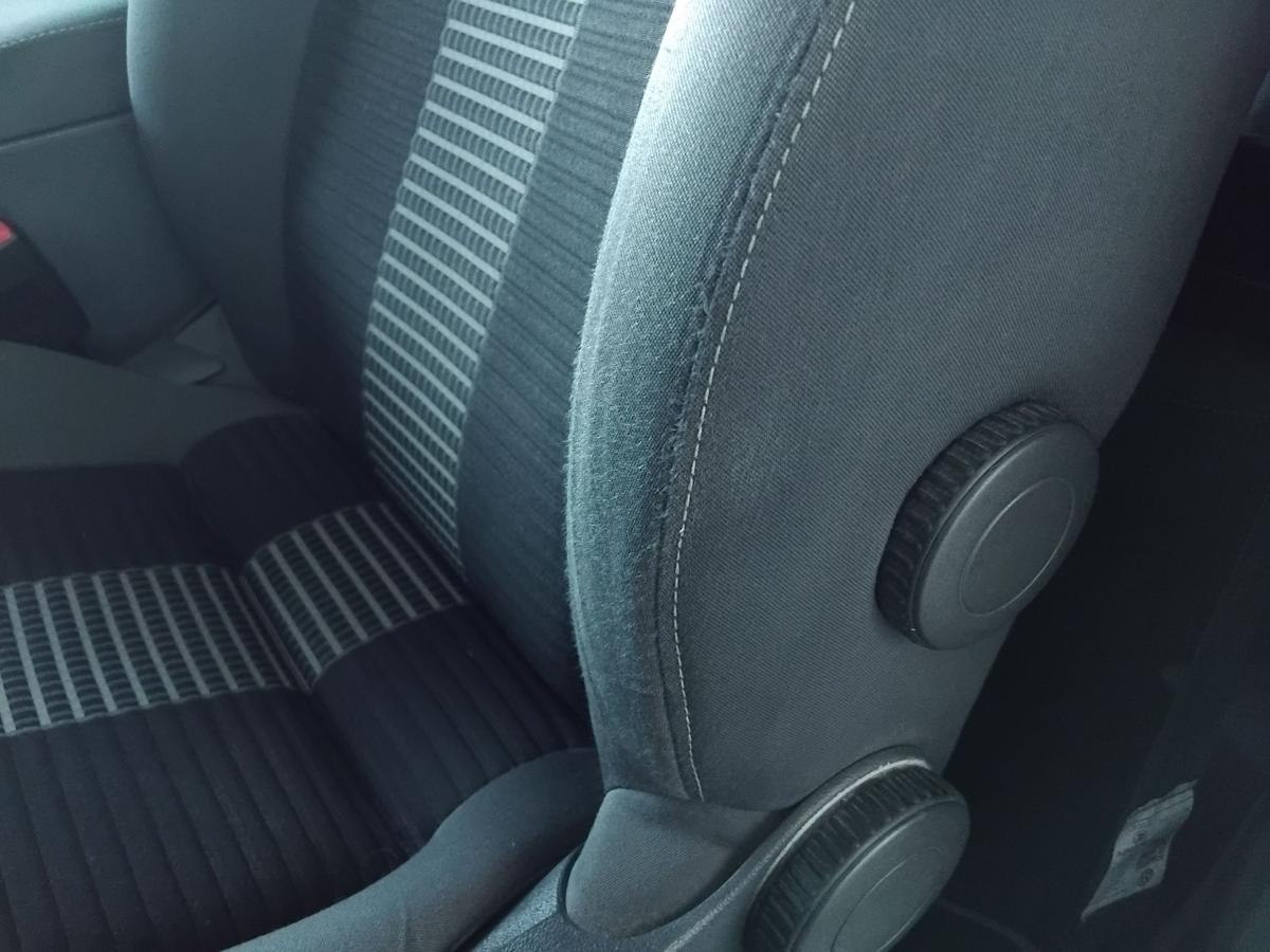 VW Golf 5 1K 3 türig Sitz vorn links Fahrersitz Stoff beheizt BJ2008