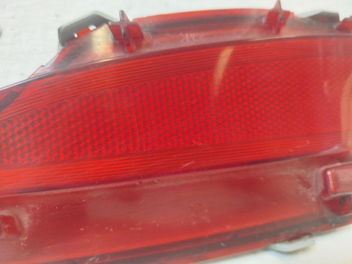 Toyota Yaris XP13 Reflektor Sto&szlig;f&auml;nger hinten R&uuml;ckstrahler