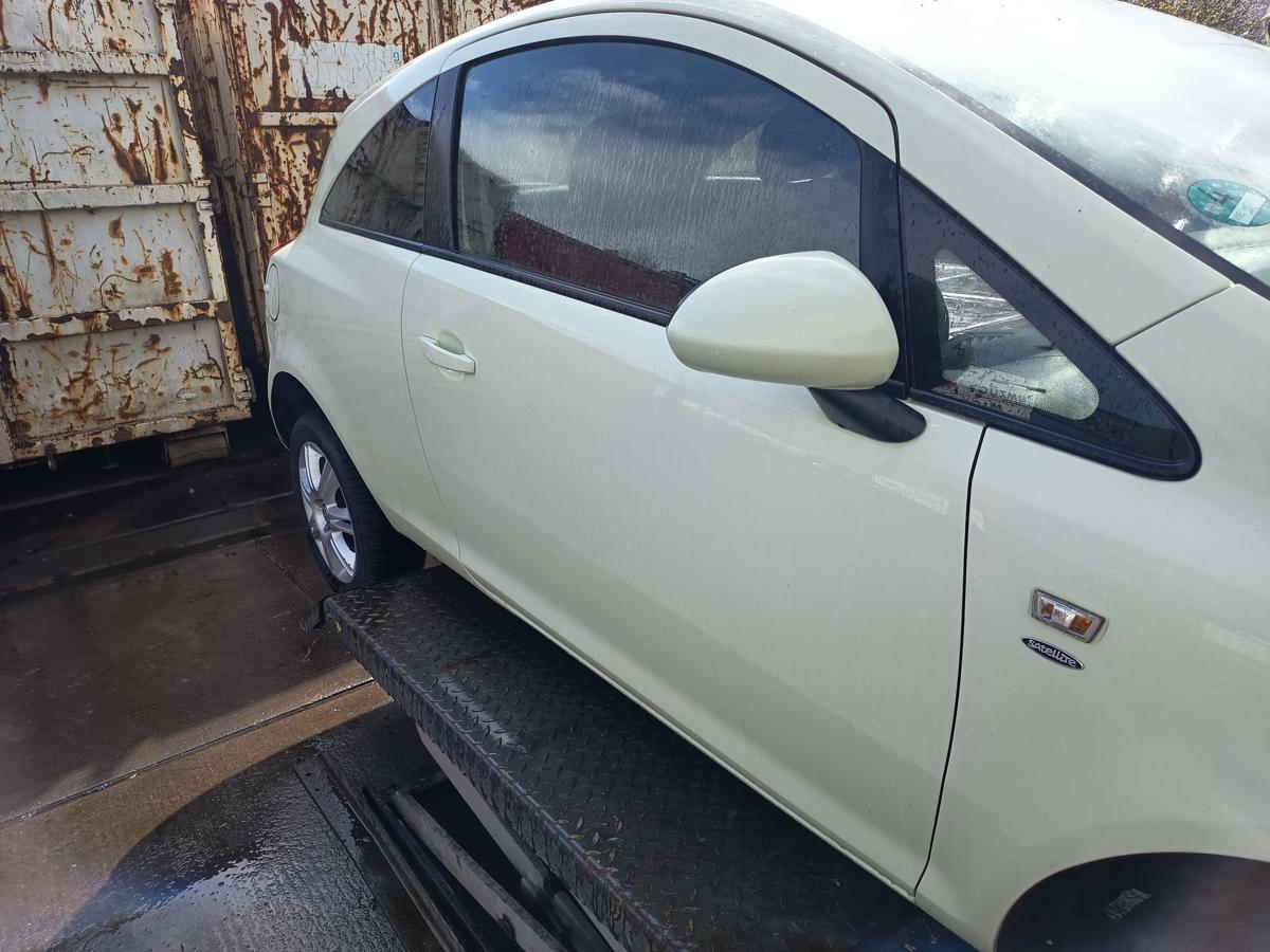 Opel Corsa D 3t&uuml;rer original T&uuml;r rechts Beifahrer Z30R Guacamolewei&szlig; Bj 2012