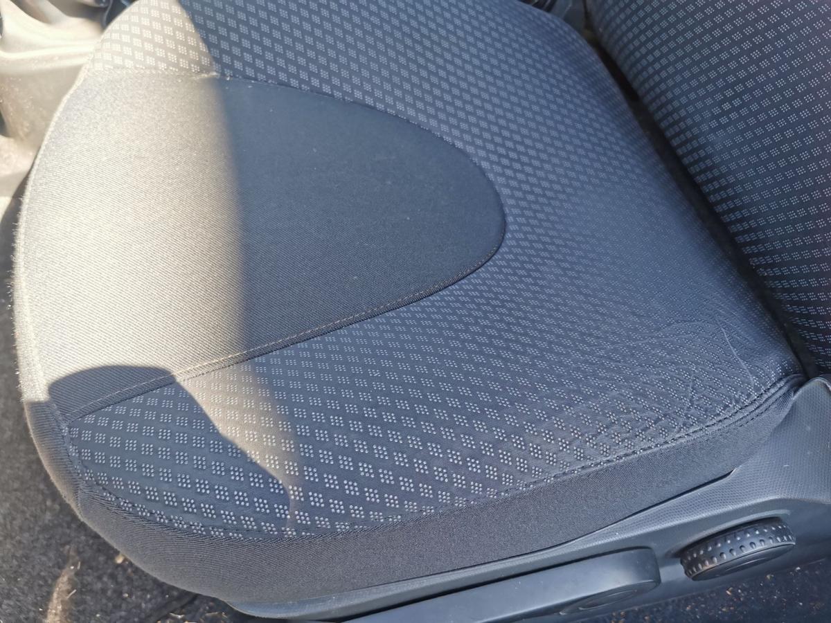 Nissan Micra K12 Fahrersitz Autositz Sitz vorn links Stoff 3trg Höhenverstellung