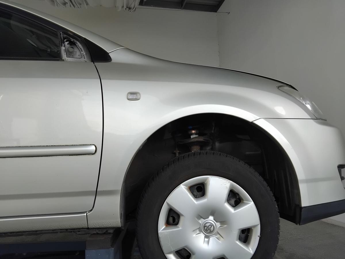 Toyota Corolla E12 original Kotflügel vorn rechts englische Produktion BJ2004