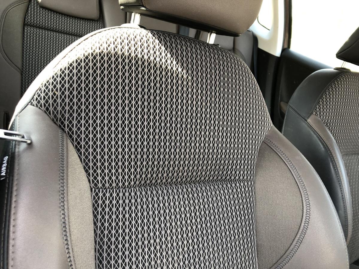 Peugeot 2008 I CU Sitz vorn rechts Beifahrersitz Kunstleder Stoff braun Heizung