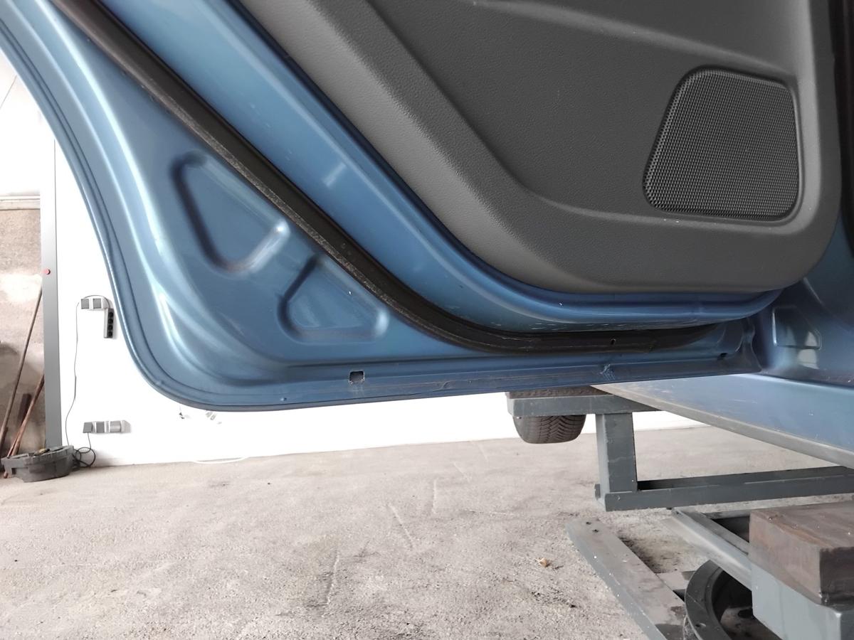 Ford Focus 2 DA3 Facelift Tür hinten links visionblau 5-türig Fließheck BJ2009