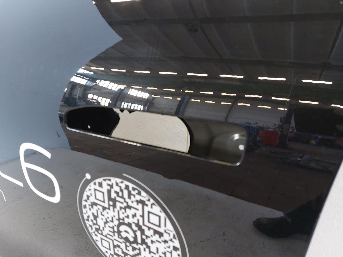 NIO EL6 Elektro SUV T&uuml;r vorn links Fahrert&uuml;r im Rohbau Rohbaut&uuml;r schwarz