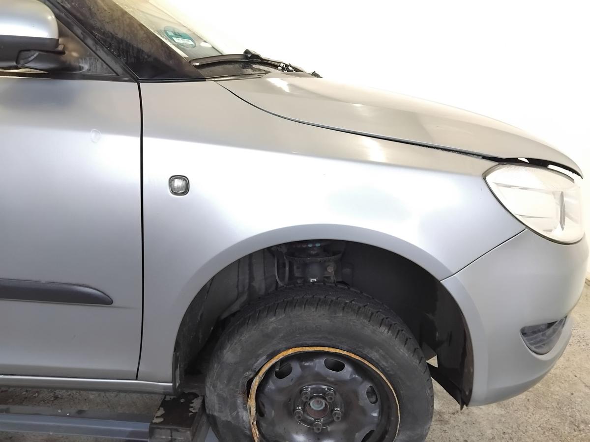 Skoda Fabia 2 5J Facelift original Kotfl&uuml;gel vorn rechts LF8L Platingrau BJ2013