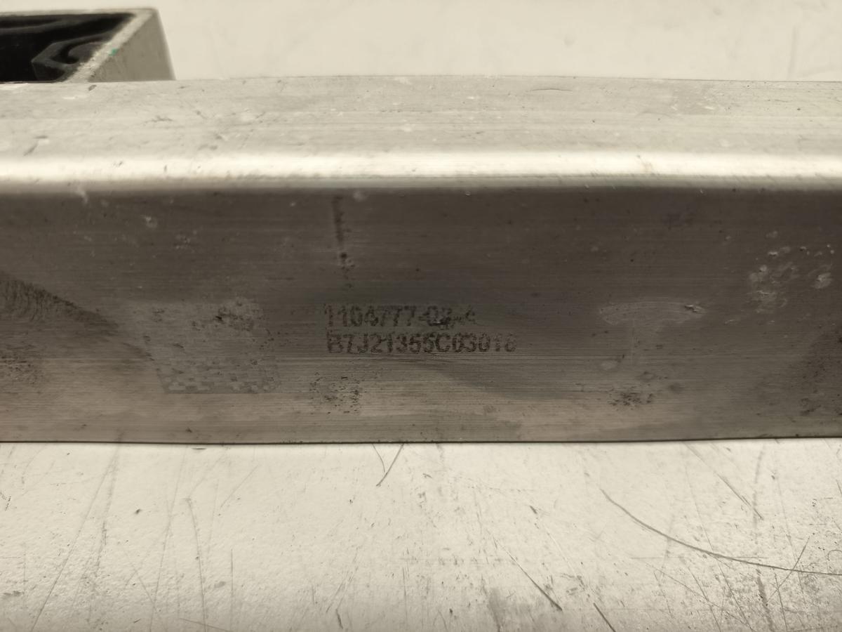 Tesla Model 3 original Motorhalter 110477700A vorn Baujahr 2022