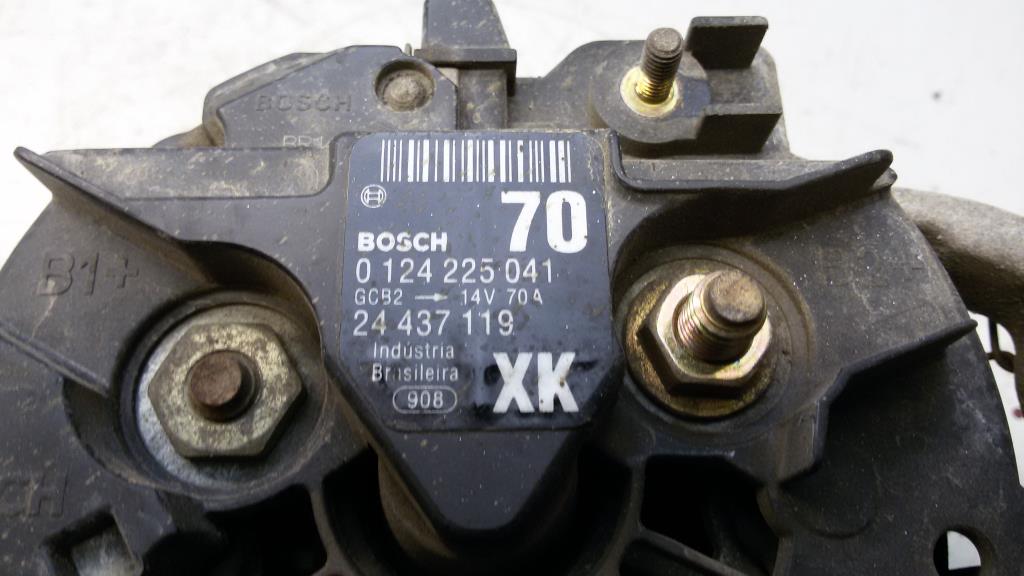 Opel Corsa C BJ2003 original Lichtmaschine Generator 0124225041 BOSCH