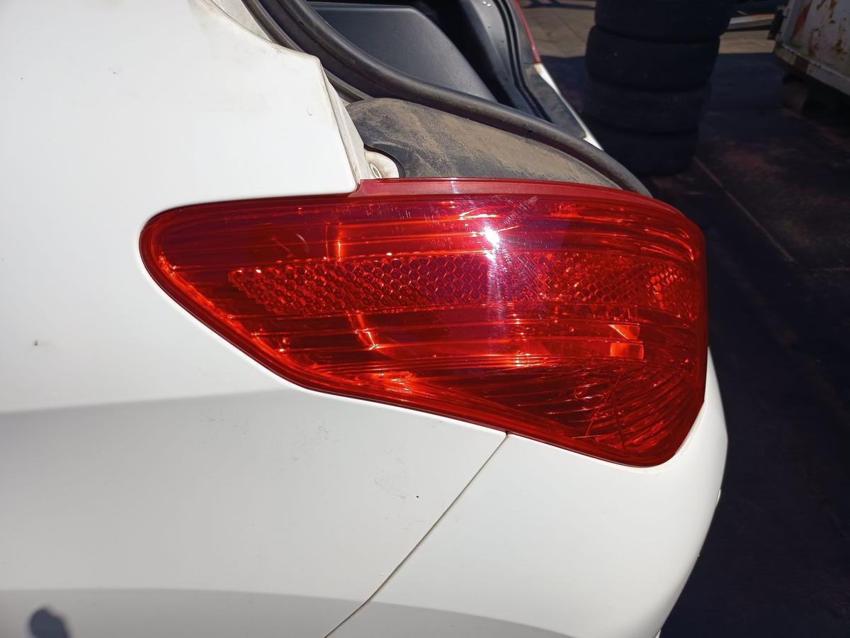Peugeot 308 original R&uuml;ckleuchte links Heck Schluss Licht Bj 2011