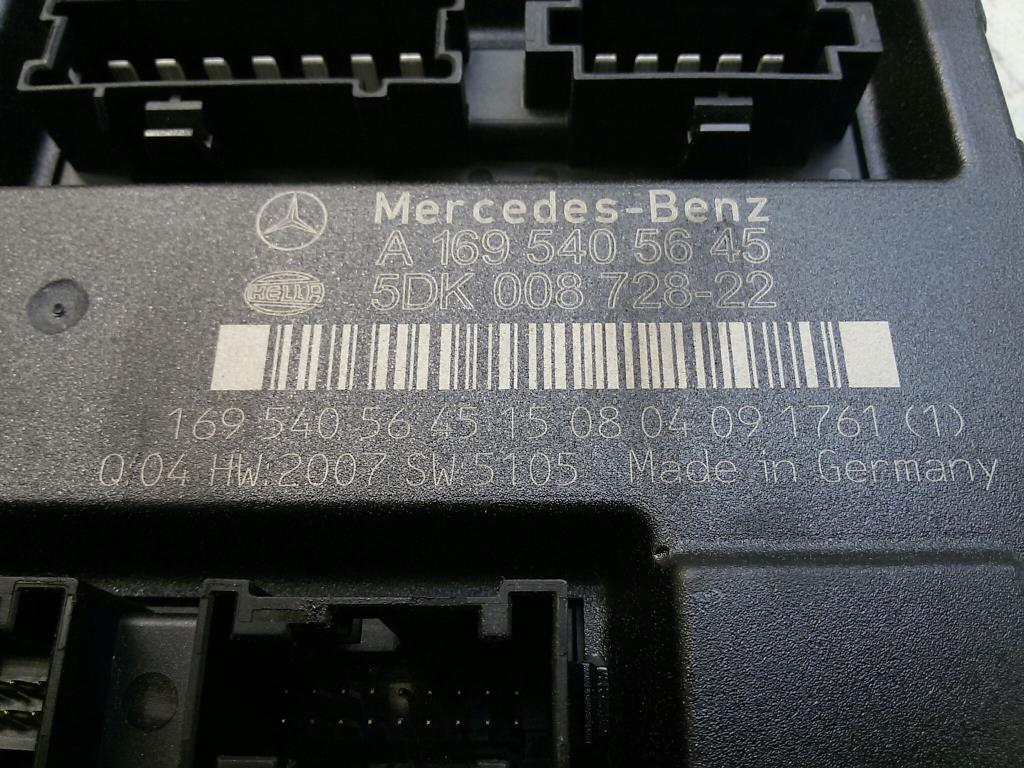 Mercedes B-Klasse W245 BJ~2008 Zentralelektrik Innenraum vorn rechts A1695405645