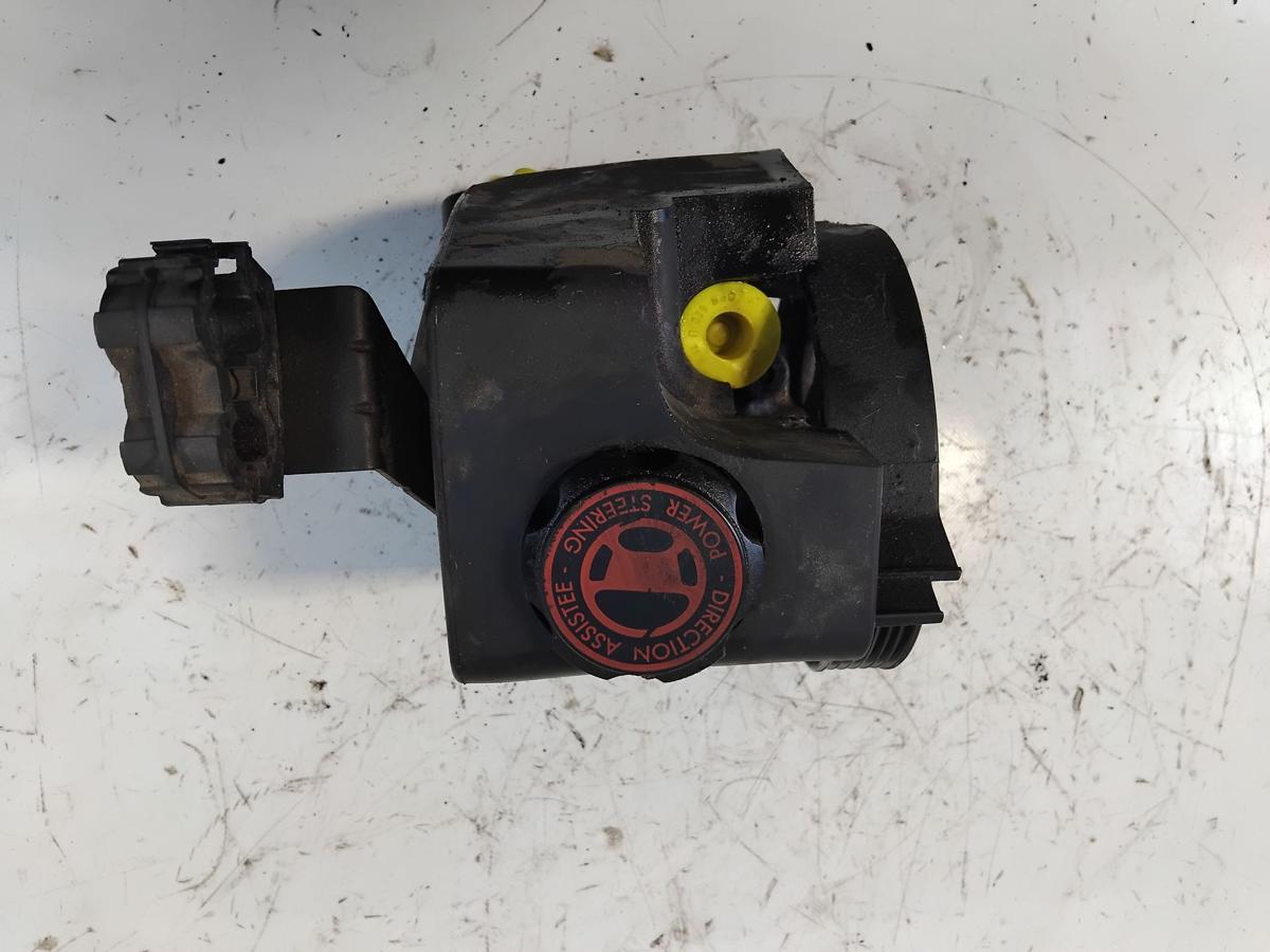 Peugeot 206 original Servopumpe 1.4 55kw KFW Bj.2008