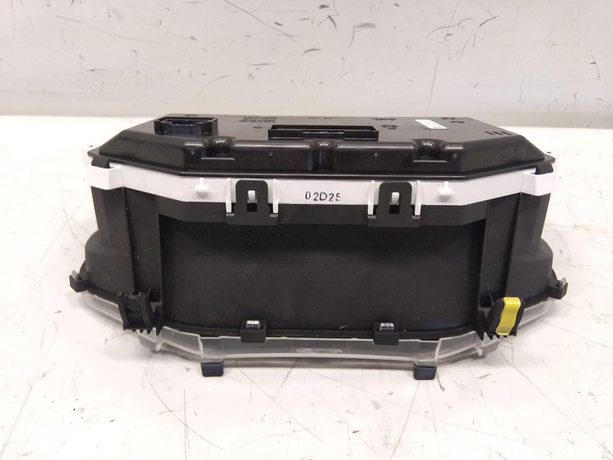 Toyota Yaris 3 Hybrid XP13 Phase 3 original Tacho Kombiinstrument Armatur Bj2020