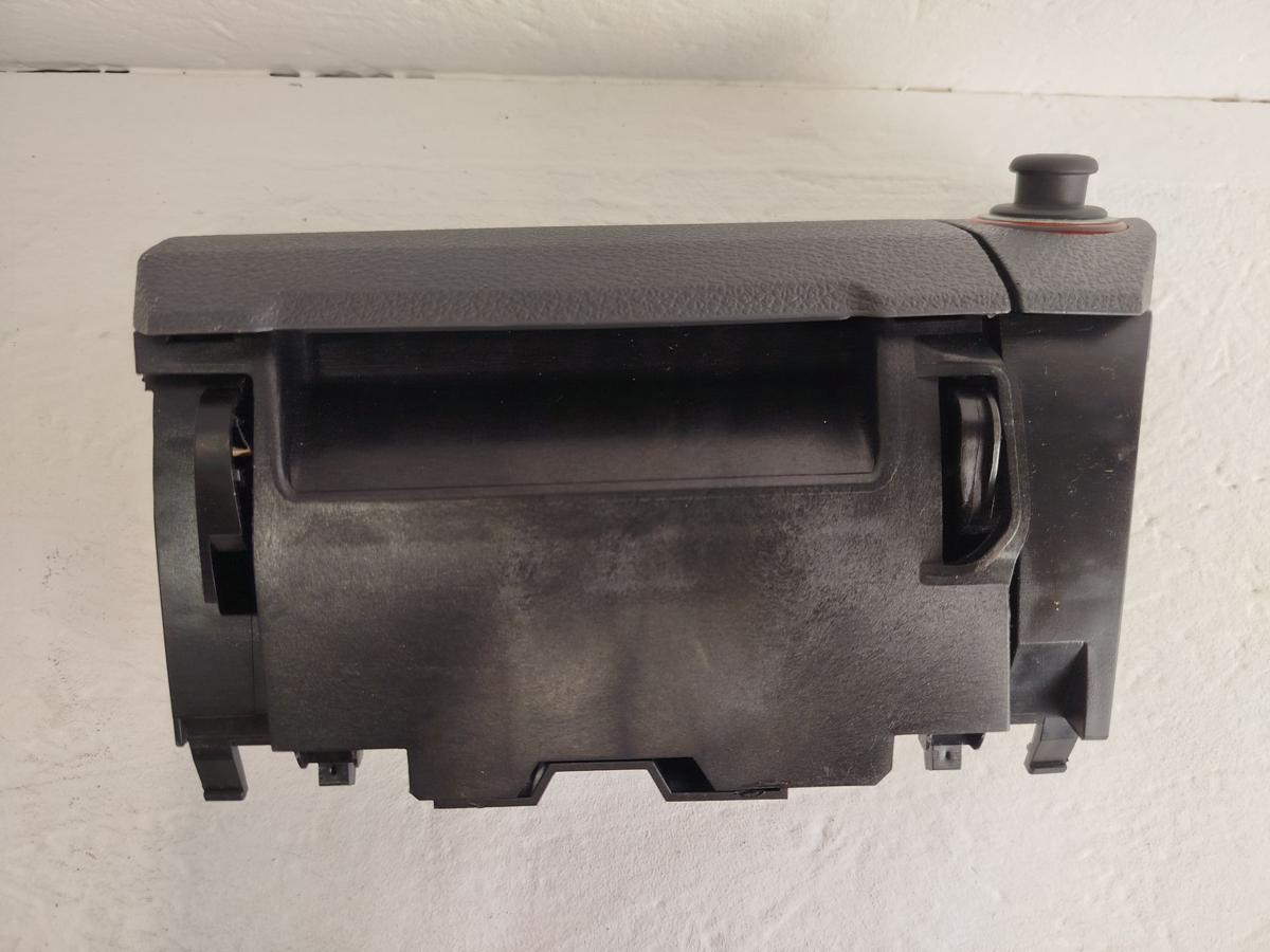 VW Touran 1T3 Aschenbecher Ascher vorn Raucherpaket