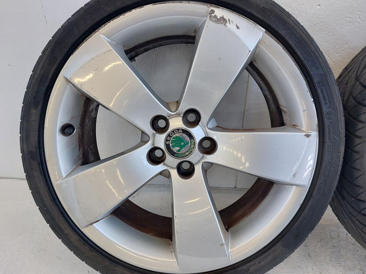 Skoda Roomster Scout 5J Alufelgen Felgensatz 7J 17 Zoll Kentaur Alufelgensatz