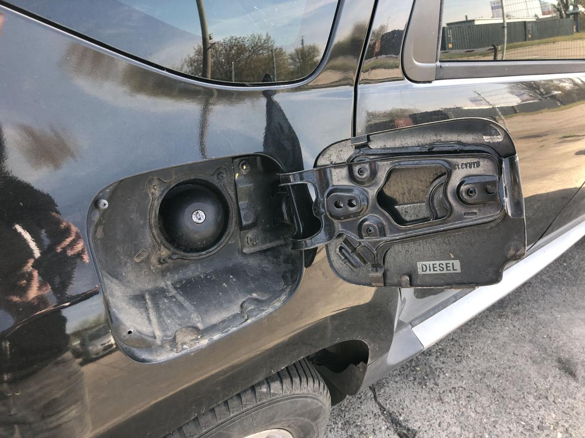 Dacia Duster 1 Typ HS Tankklappe Tankdeckel Tankverschluss NV676 Noir Nacre