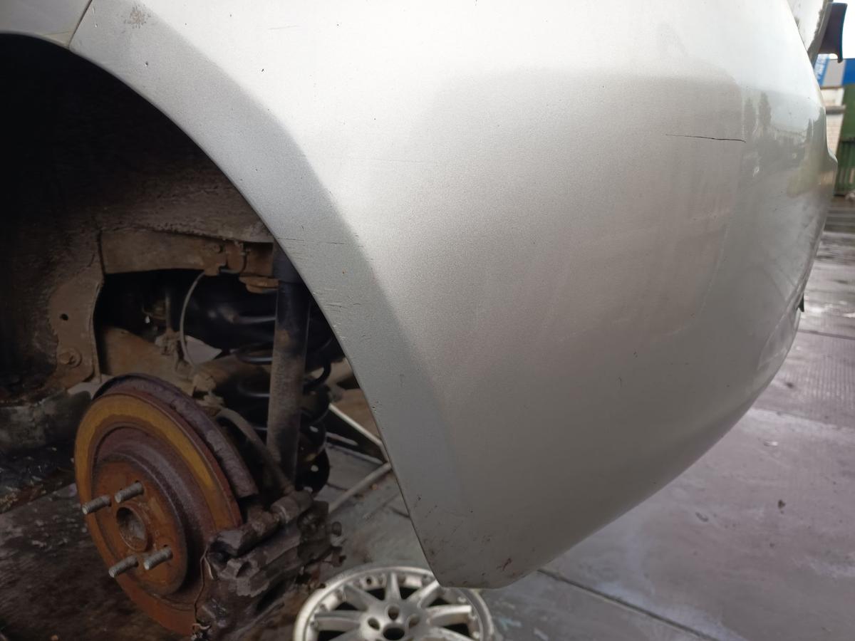 Toyota Yaris XP9 original Stoßstange Fänger hinten/Heck 1E7 Silver pearl Bj 2006