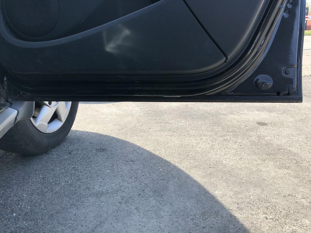 Dacia Duster 1 Typ HS T&uuml;r vorn rechts Beifahrert&uuml;r Rohbau NV676 Noir Nacre