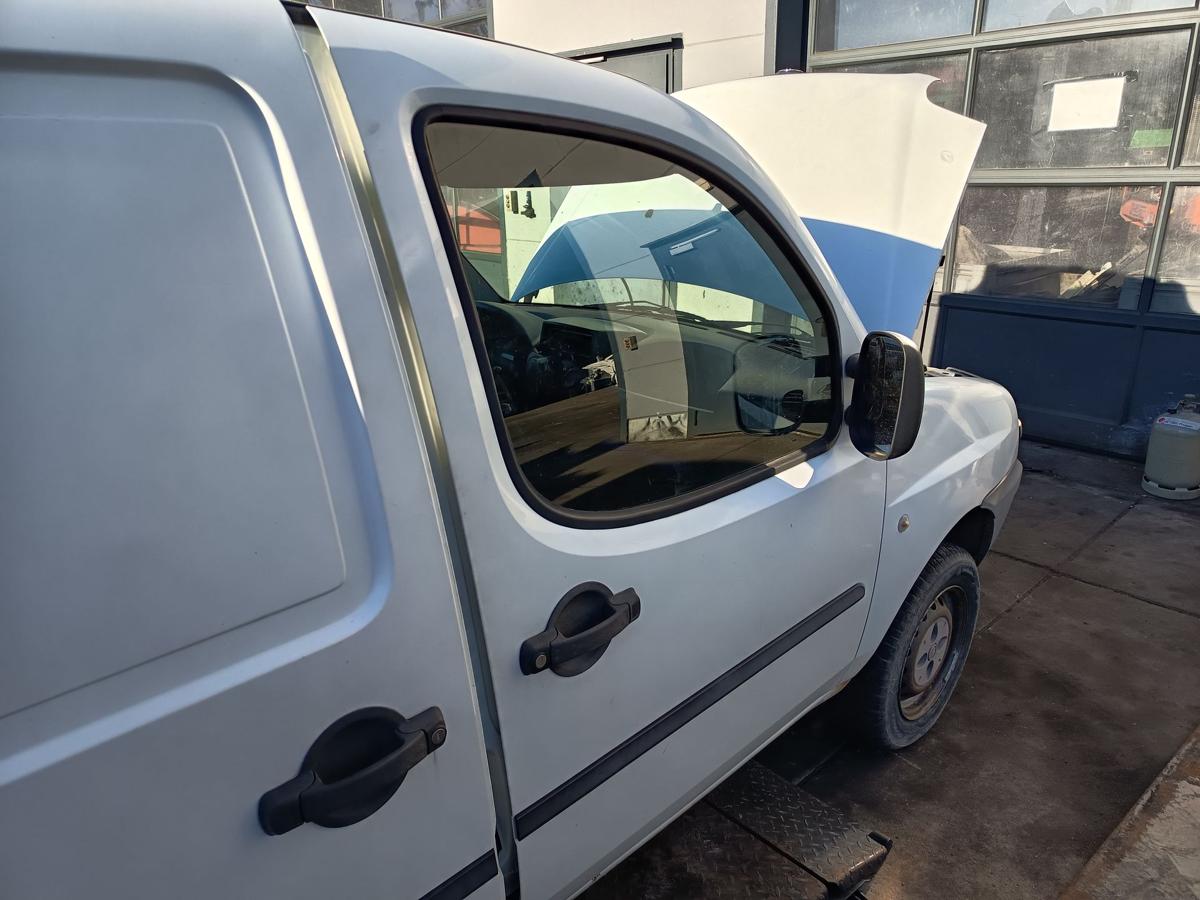 Fiat Doblo Cargo 223 original T&uuml;r vorn rechts Beifahrer Wei&szlig; uni Bj 2001