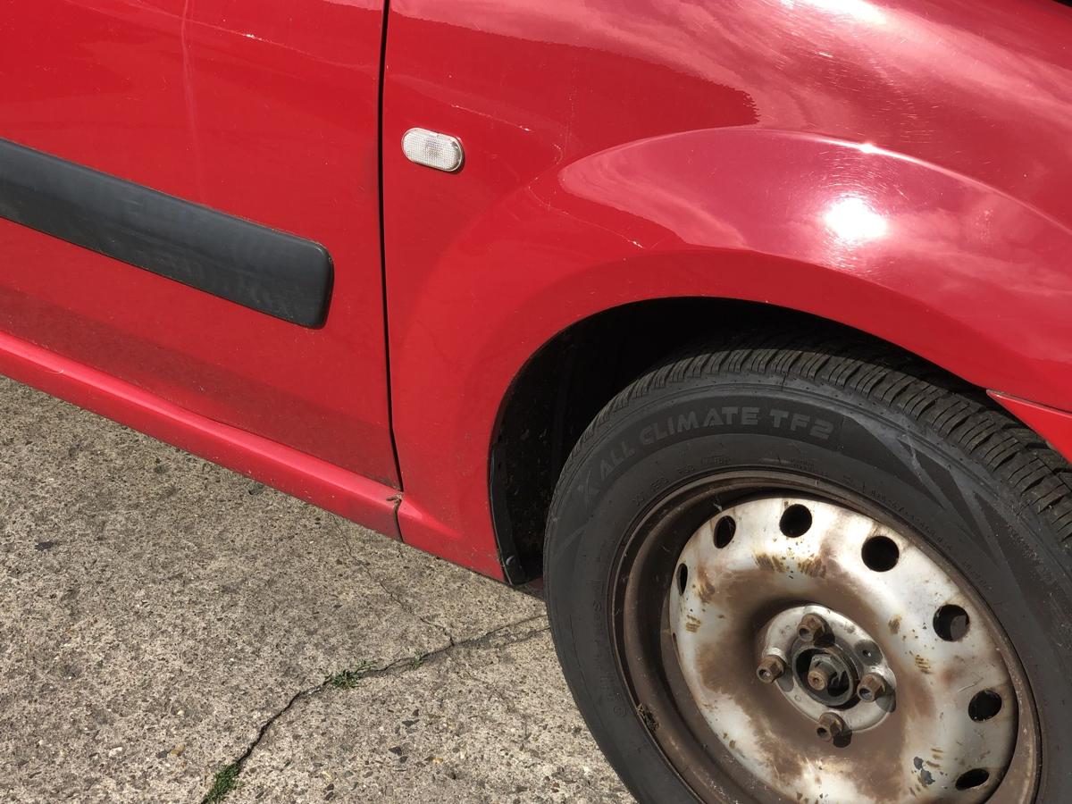 Dacia Logan MCV Kotfl&uuml;gel vorn rechts Beifahrerseite OV21D Red Passion