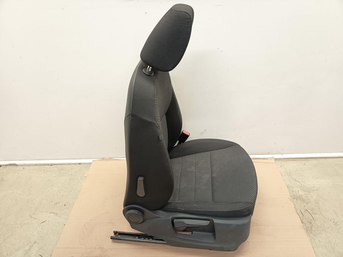 Skoda Octavia III 5E original Sitz vorn rechts Beifahrer Stoff schwarz Bj 2016