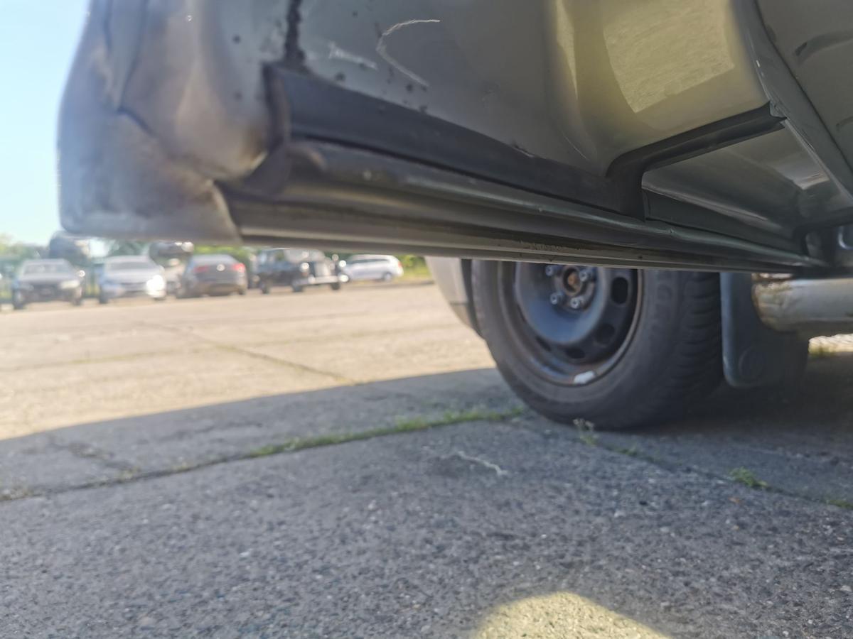 VW Bora 1J Fahrertür Tür Autotür vorn links Rohbautür LB7Z Satinsilber Met
