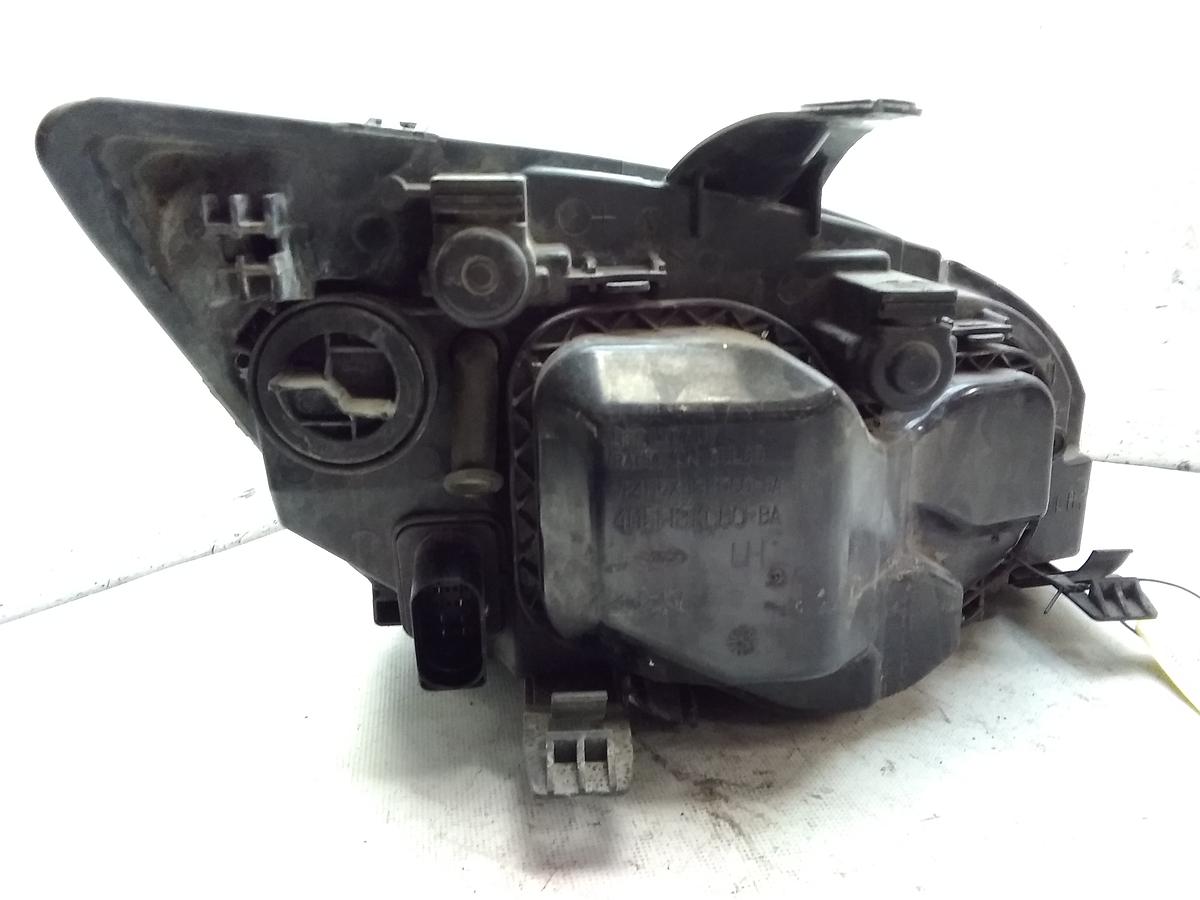 Ford Focus 2 original Scheinwerfer vorn links mit Chrom Hintergrund Haloge