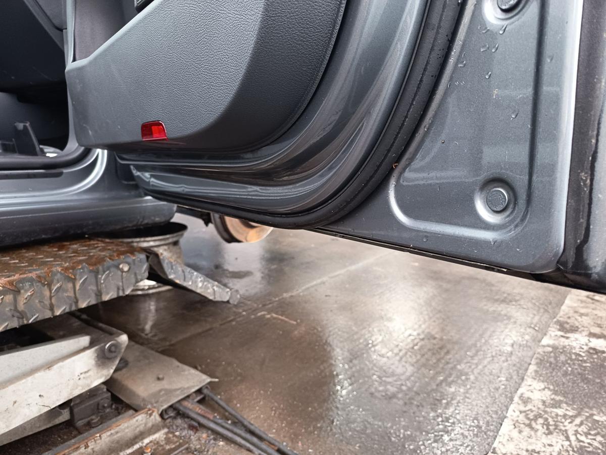 VW Golf Plus 5M original T&uuml;r vorn rechts Beifahrer Rohbau A7T United Grey Bj2006