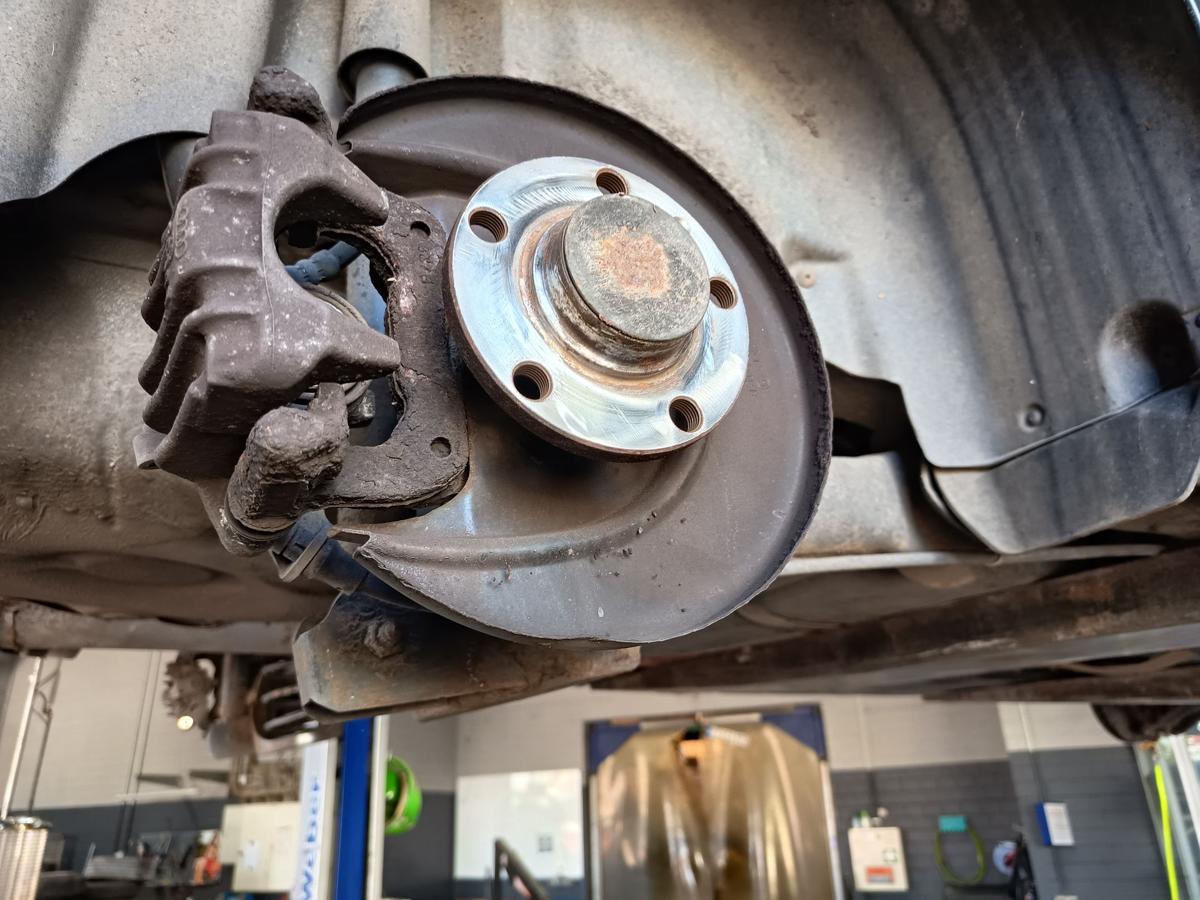 Skoda Fabia III NJ original Hinterachse Tr&auml;ger scheibegebremst 6C0500051 Bj 2015