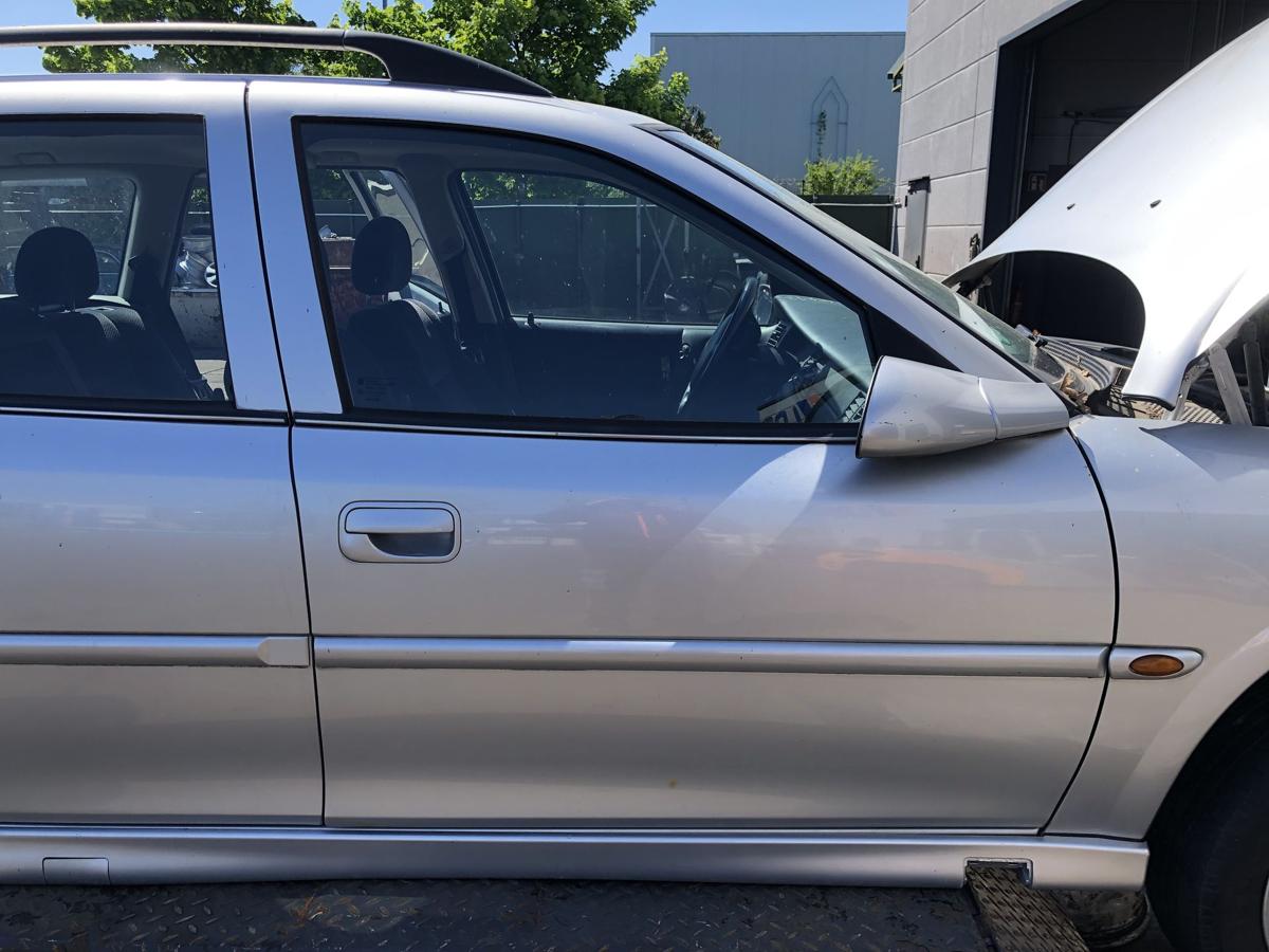 Opel Vectra B Caravan original Tür vorn rechts Beifahrer L147 Starsilber Bj 2001