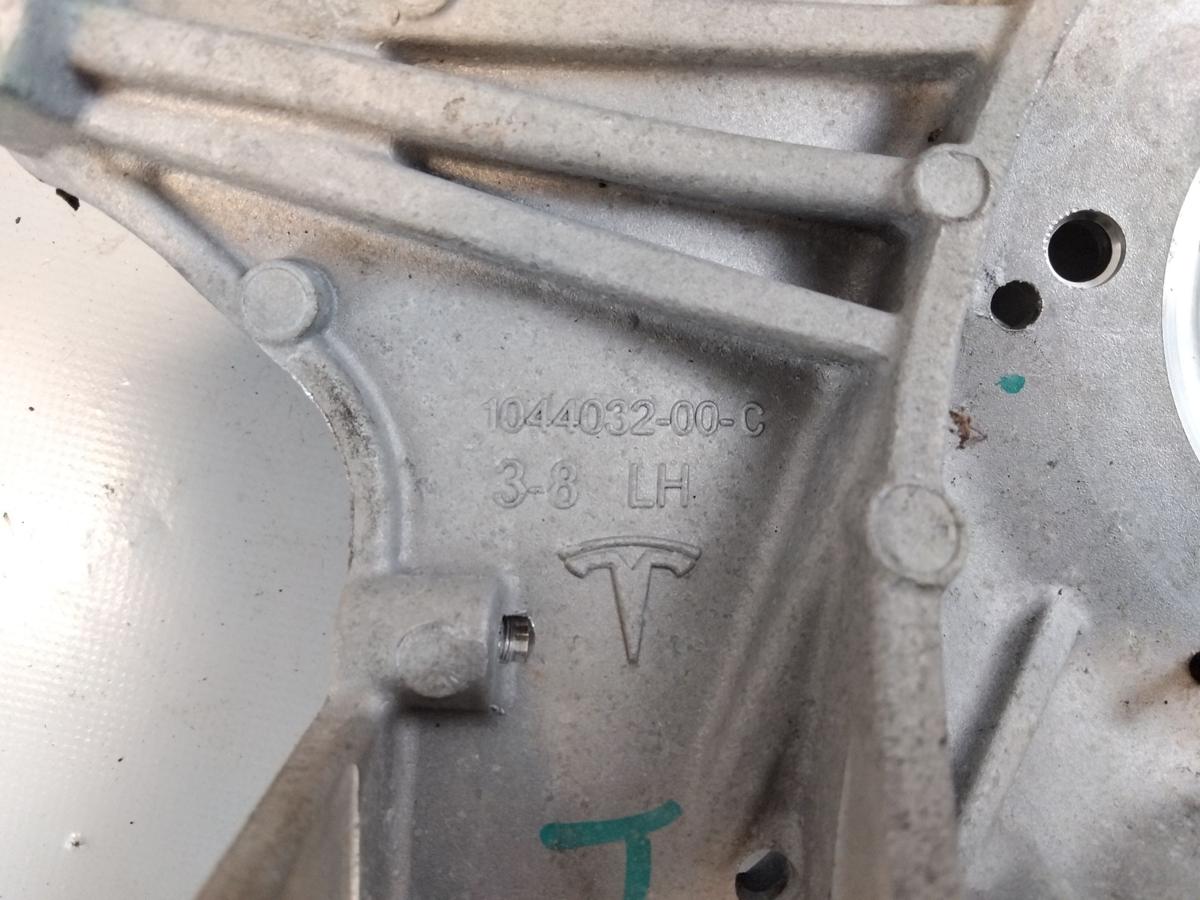 Tesla Model 3 original Querlenker Vorderachse links oben mit Lagerbock BJ2019