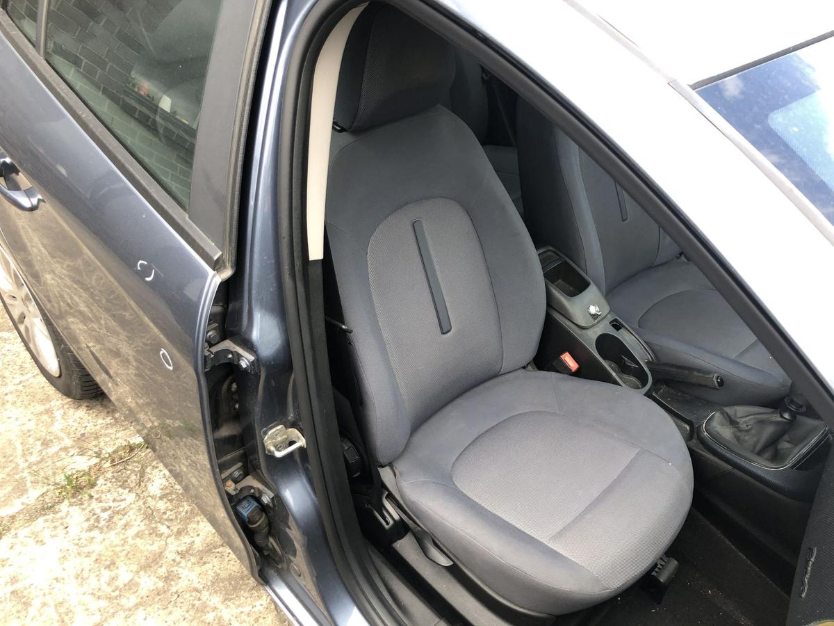 Fiat Bravo 198 Sitz vorn rechts Beifahrersitz Stoff mit Muster ohne Heizung