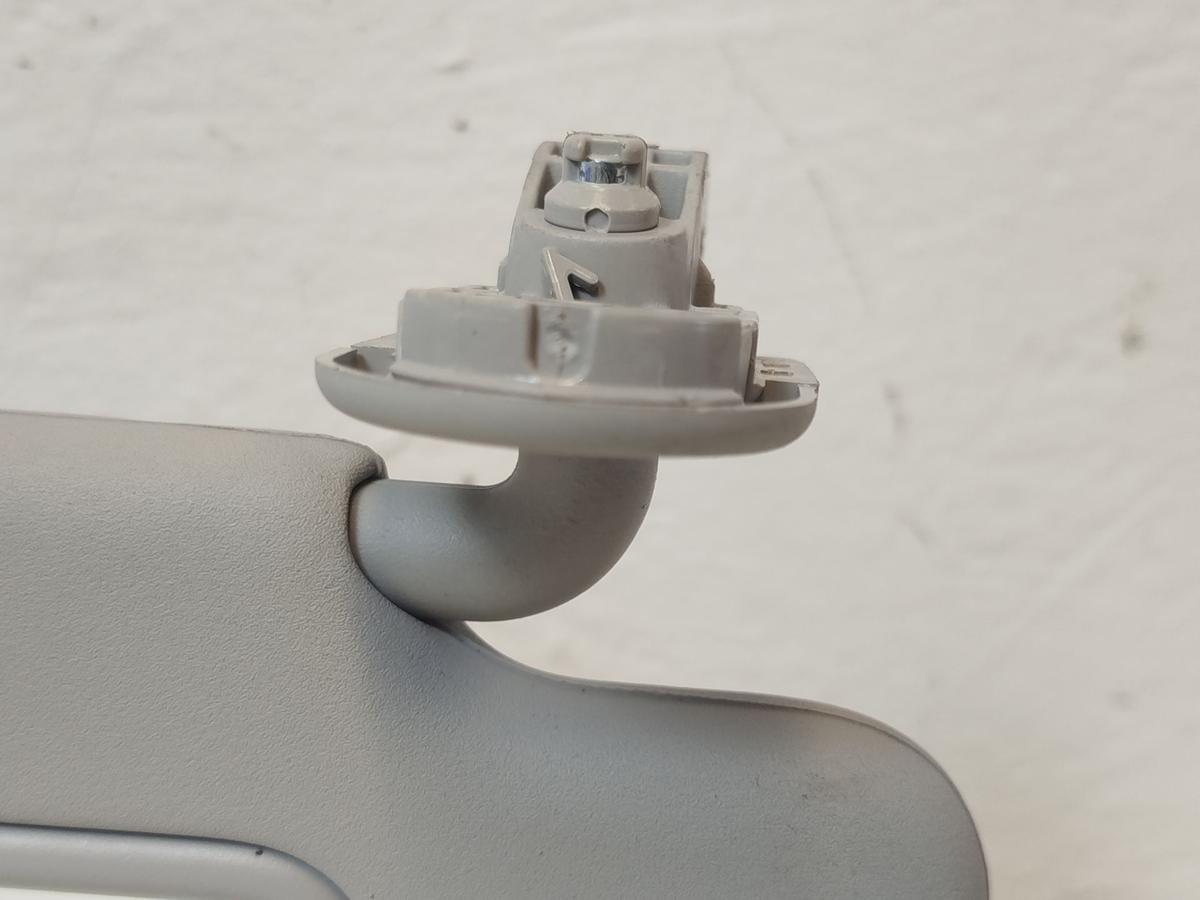 Hyundai i30 PD Mild Hybrid Sonnenblende vorn rechts mit Spiegel Beifahrerseite