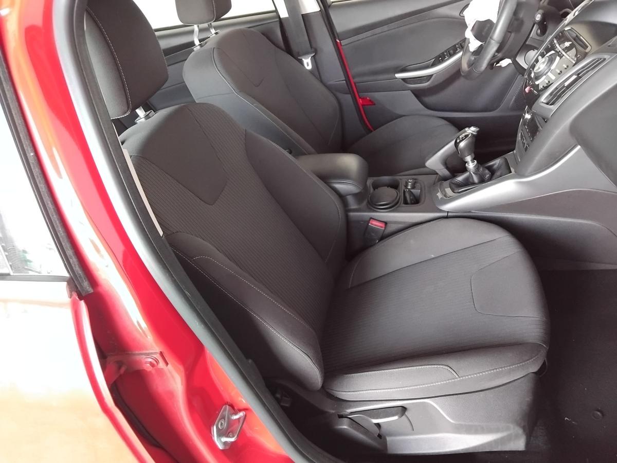Ford Focus 3 DYB orig Sitz vorn rechts Beifahrersitz 5-t&uuml;rig BJ2013 Stoff d-grau