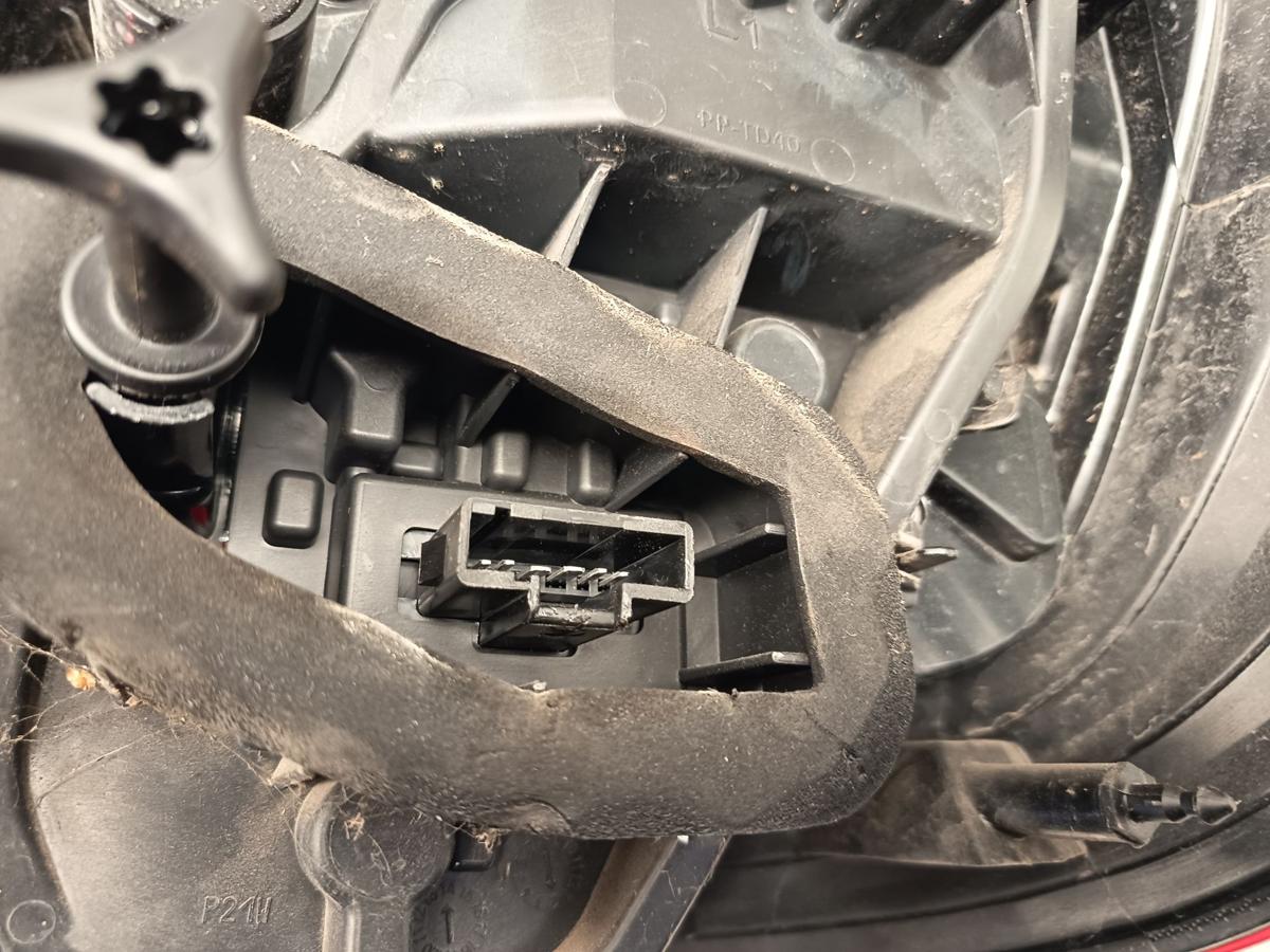 Dacia Sandero II Stepway original R&uuml;ckleuchte links Baujahr 2014