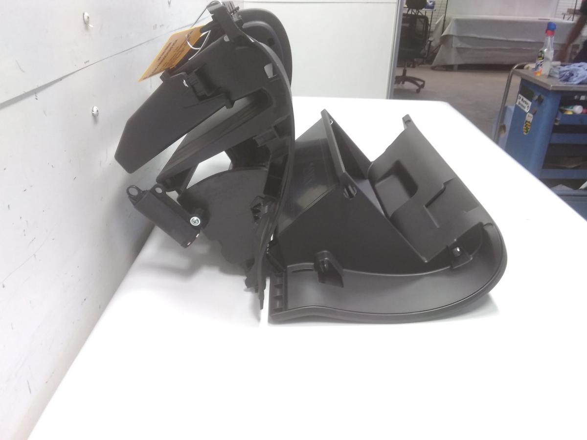 Mitsubishi Eclipse Cross original Handschuhfach rechts schwarz Bj.2024