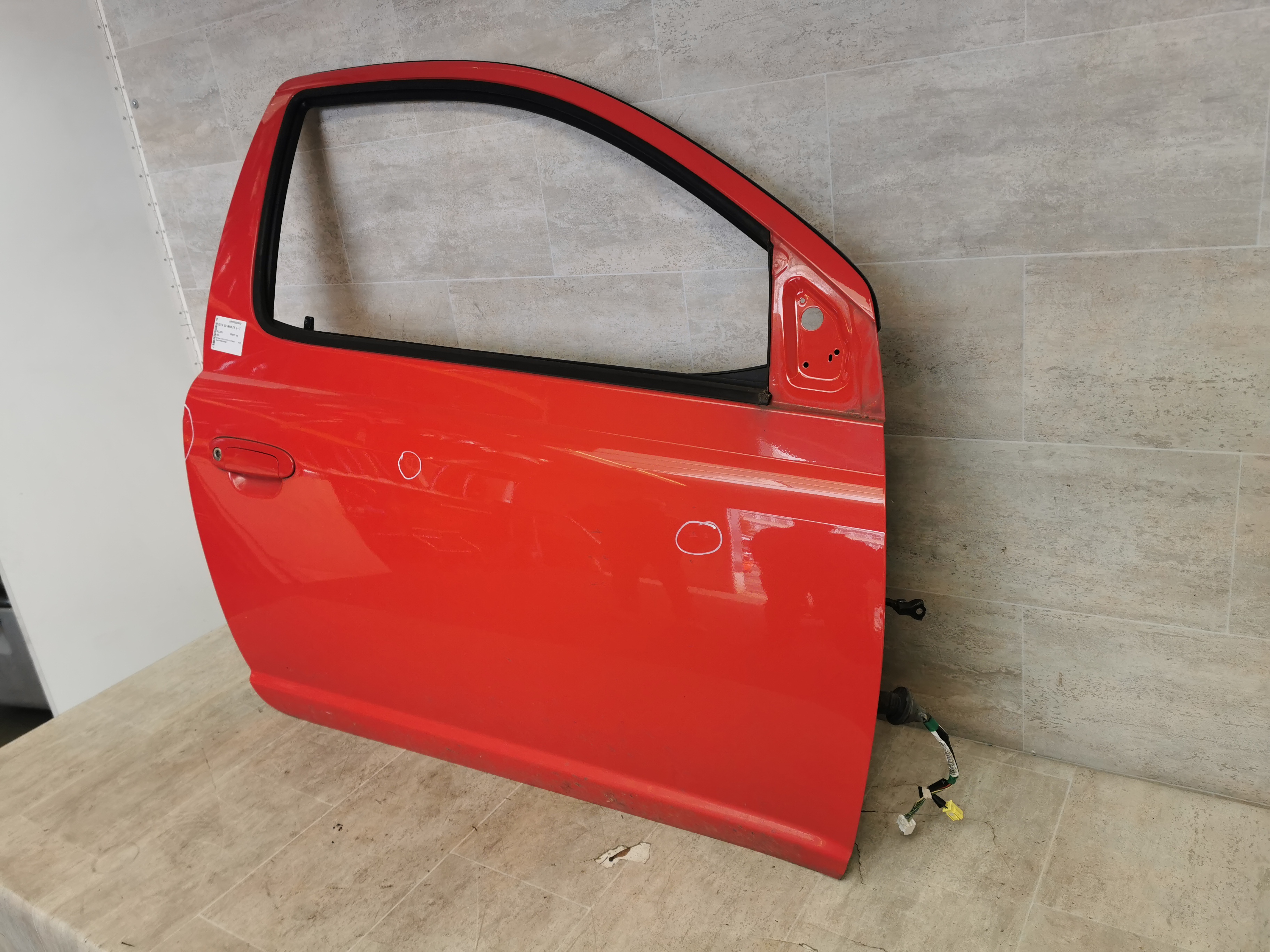 Toyota Yaris 99-03 T&uuml;r vorn rechts Beifahrert&uuml;r 3-t&uuml;rer Rot Frankreich