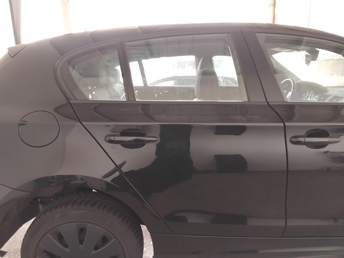 BMW 1er E87 T&uuml;r hinten rechts 668 SCHWARZ II BJ2008