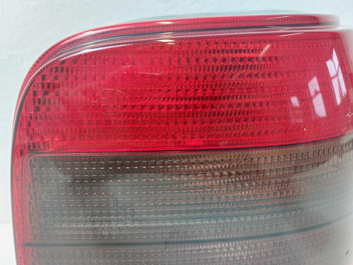 VW Golf 4 IV 1J Rückleuchte rechts Heckleuchte rot schwarz getönt Rücklicht