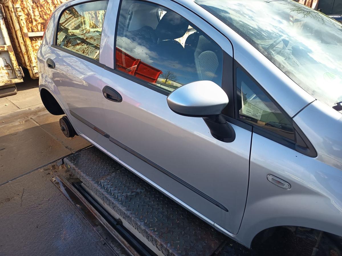 Fiat Grande Punto 199 original T&uuml;r vorn rechts Beifahrer 589/A Jungle grey Bj 09