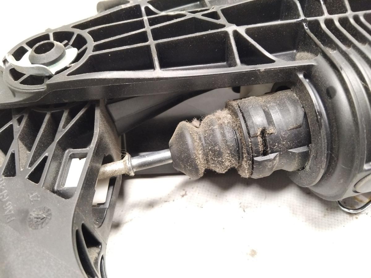 Mercedes Vito 111CDI 447 original Kupplungspedal mit Lagerbock Bj.2014