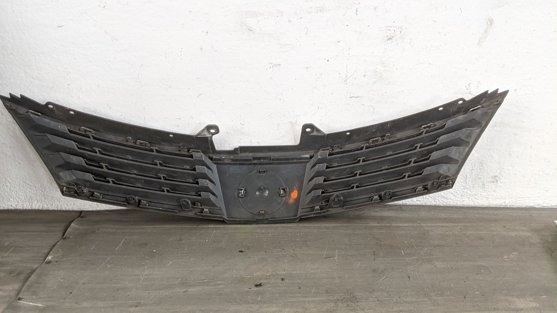 Nissan Tiida Hatch Back Grill Kühlergrill Frontgrill Originalteil