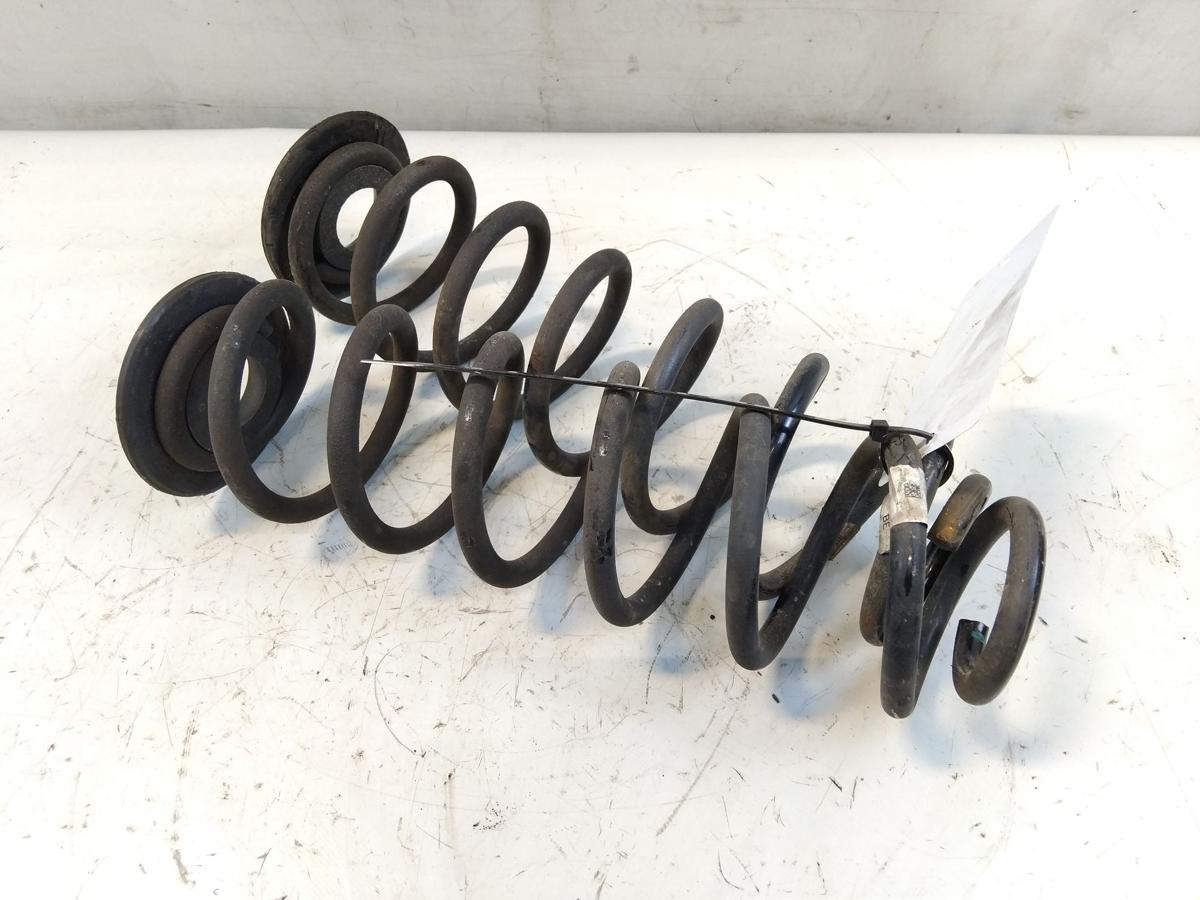 VW Golf Sportsvan original Satz Hinterfedern Bj.2017 5Q051115BE