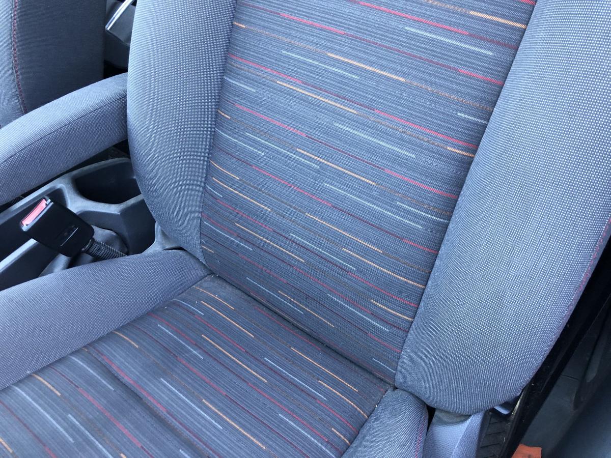 Ford C Max DM2 ab 07 Sitz vorn links Fahrersitz Stoff mit Muster Autositz
