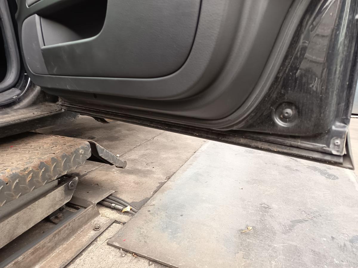 Audi A4 B7 original T&uuml;r vorn rechts Beifahrer Y9B Brillantschwarz Bj 2007