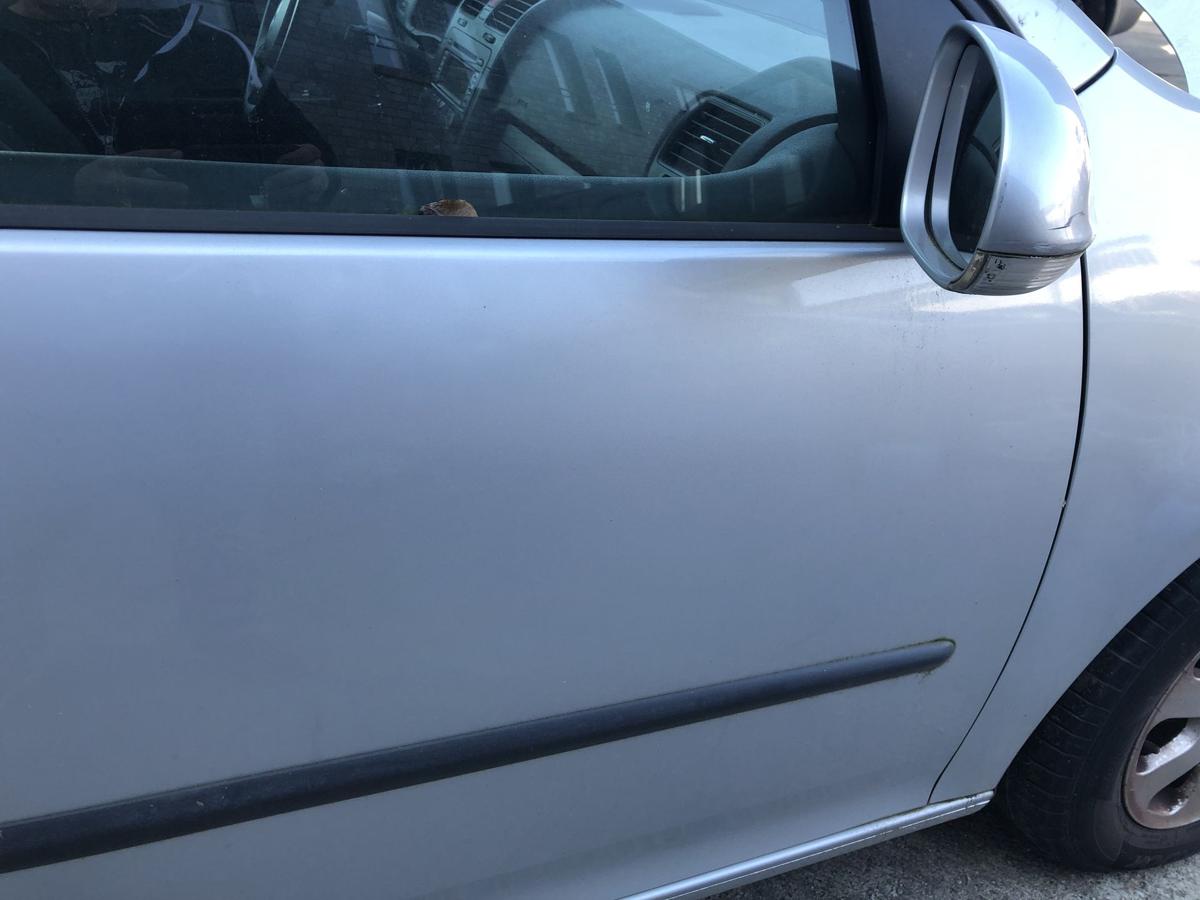 VW Golf 5 V 1K T&uuml;r vorn rechts Beifahrert&uuml;r nur f&uuml;r 3 t&uuml;rer LA7W Reflexsilber