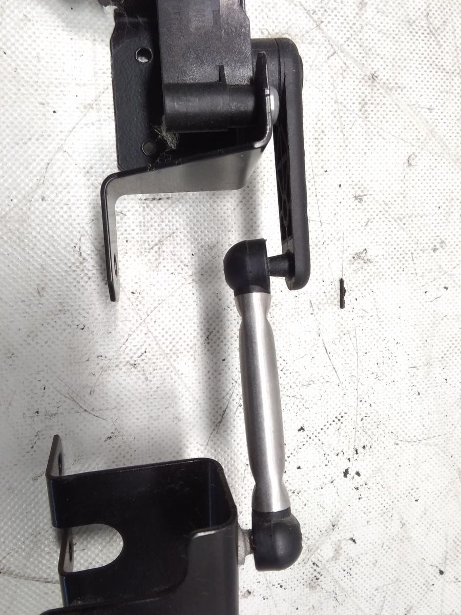 VW Golf 6original Niveausensor Höhenstandsensor Hinterachse 1T0907503B Bj.2012