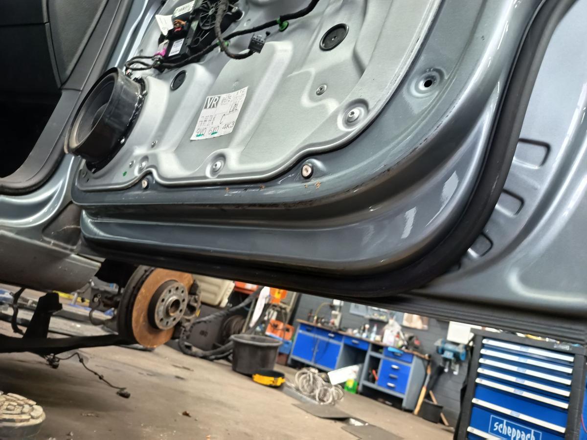 VW Touran 1T3 GP orig T&uuml;r vorn rechts Beifahrer (Roh) R7N Mountaingrey Bj 2010