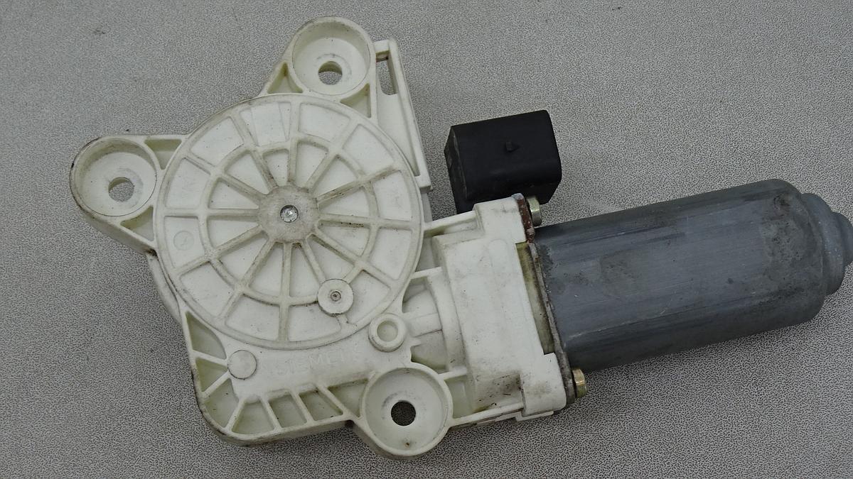 Mercedes E Klasse W211 Fensterhebermotor hinten links A2118202342 991893100